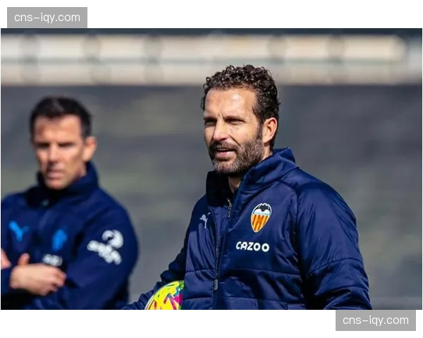 官方:瓦伦西亚主帅巴拉哈因战绩不佳下课 官方:瓦伦西亚主帅巴拉哈因战绩不佳下课