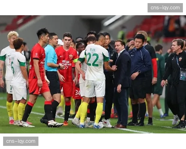 “都灵德比”火爆冲突，比赛中双方球员共吃到三张红牌