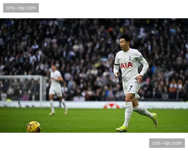 孙兴慜任意球直挂死角，热刺主场瞬间沸腾